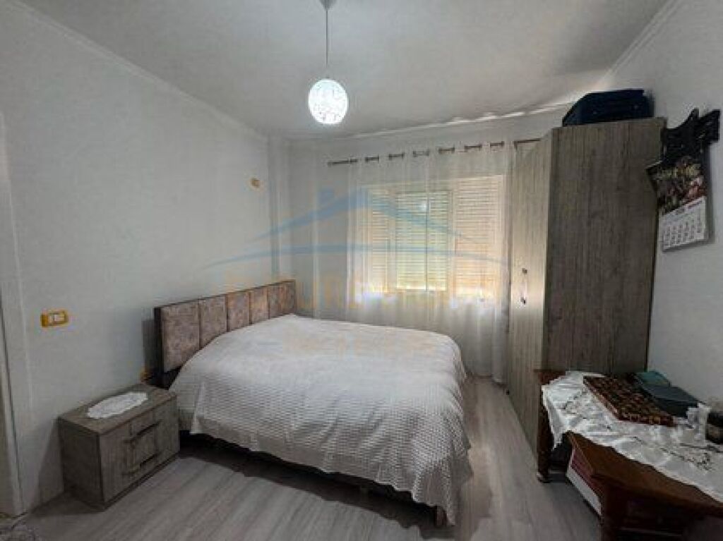 Shitet, Apartament 2+1 , Fresk