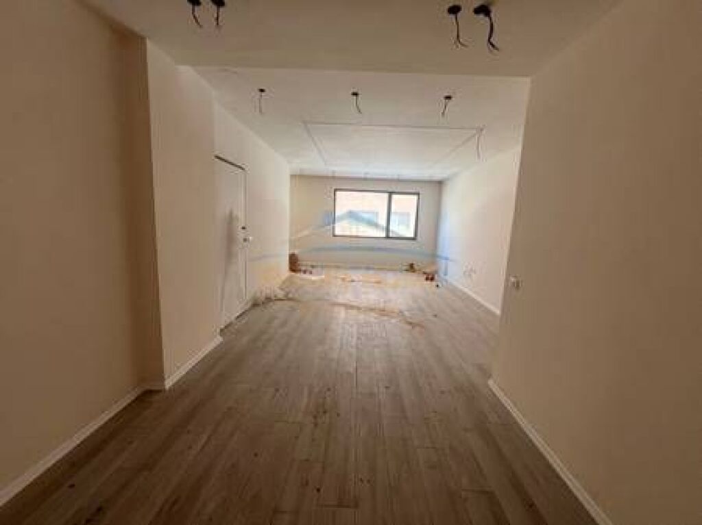Shitet, Apartament 2+1+2 Rruga e Elbasanit, Tiranë.