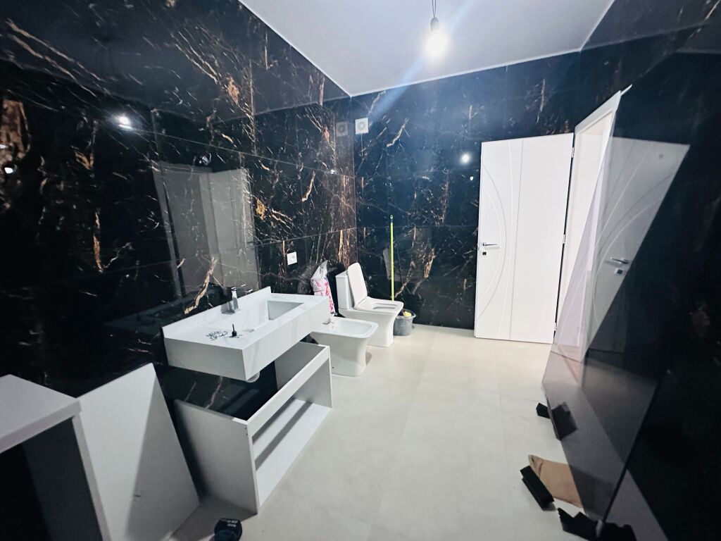 Jepet Me Qera Apartament 2+1+1 Ballkon +1 Depo