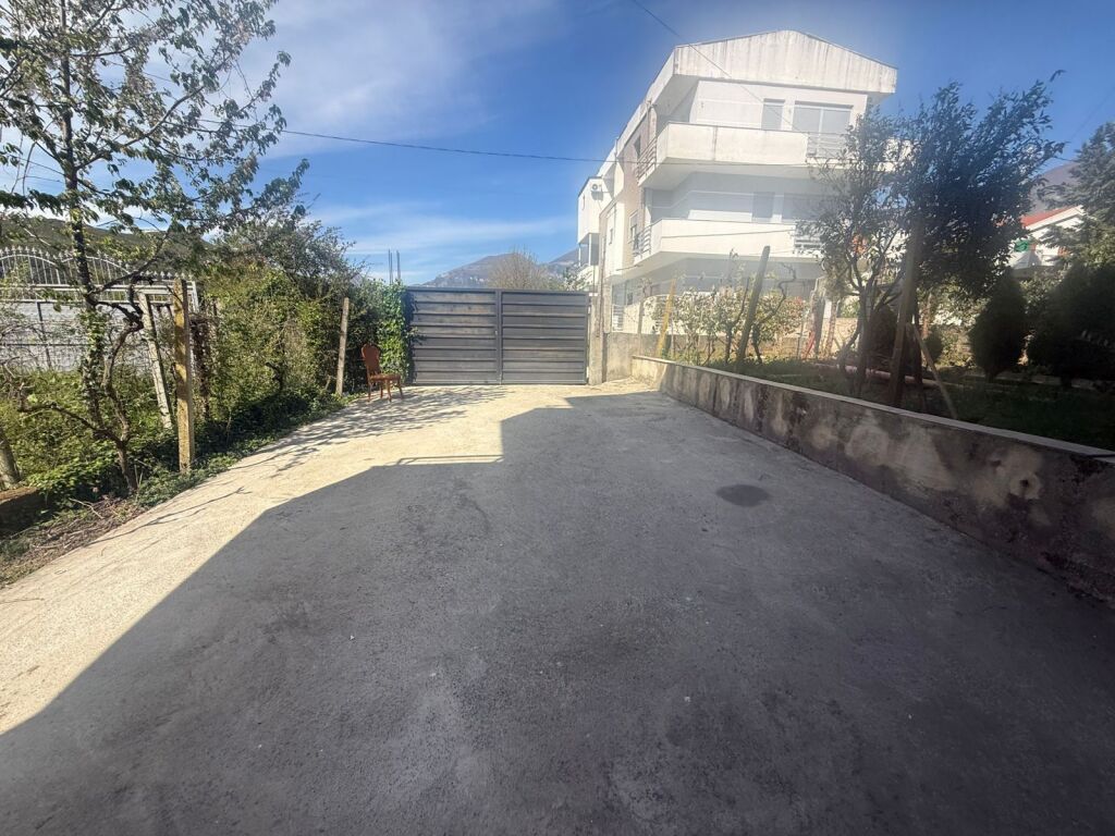 Qera ,Magazinë , Tufinë , Tiranë - 30,000 Lekë | 130m²