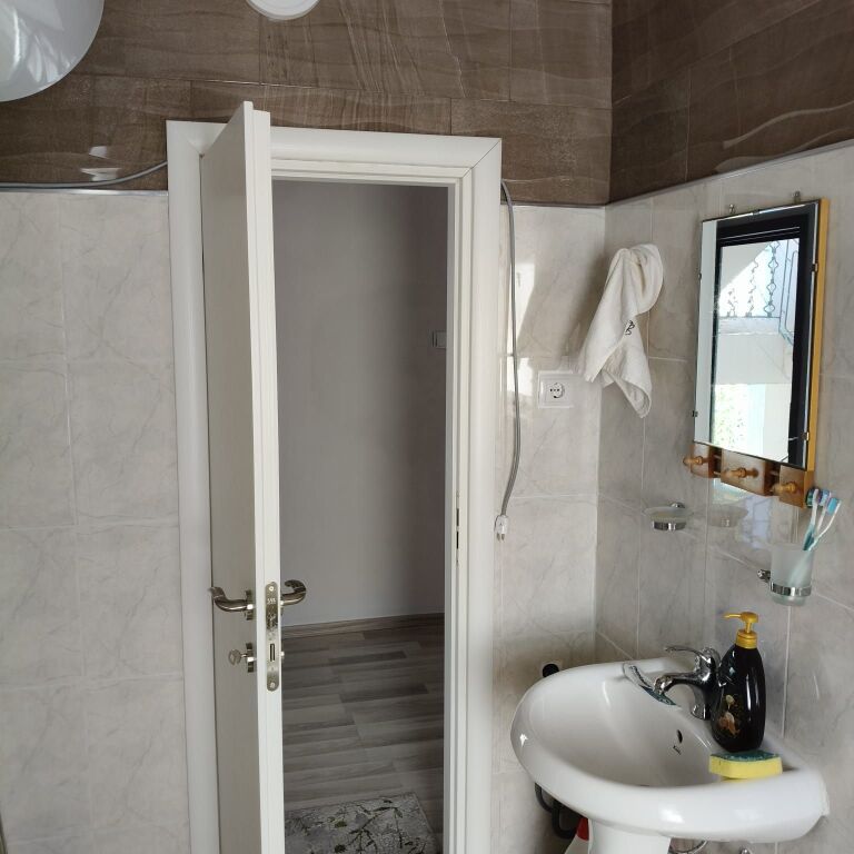 🏡 SHITET APARTAMENT 2+1 TEK VALA PARK – STADIUMI, DURRËS