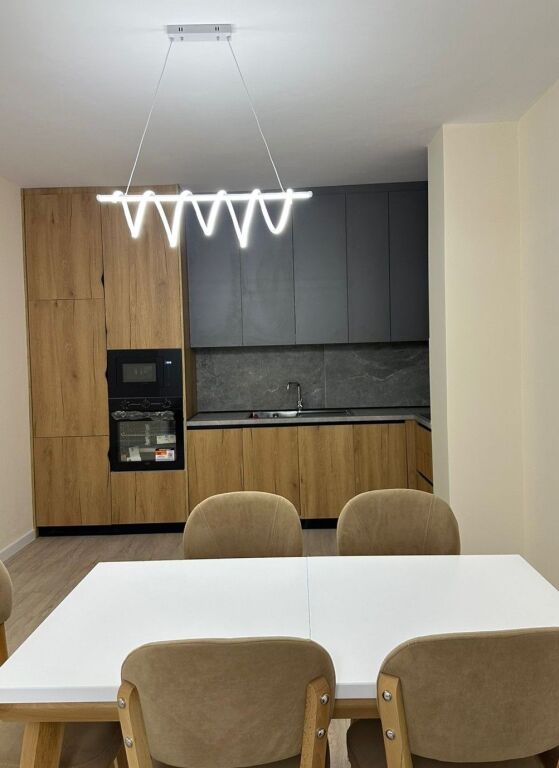 Jepet me qera apartament 2+1 + verandë tek Liqeni i Thatë