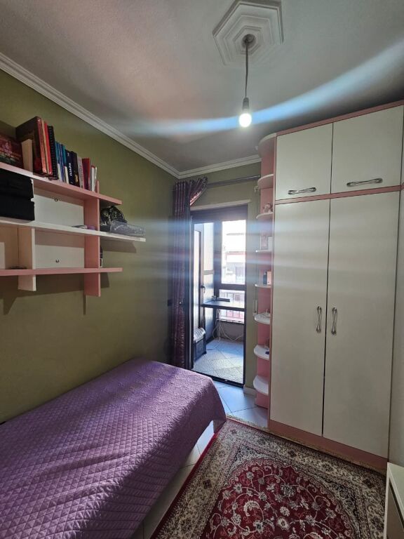 Shitet apartament 2+1 i organizuar shumë mirë, ideal për banim familjar ose investim.