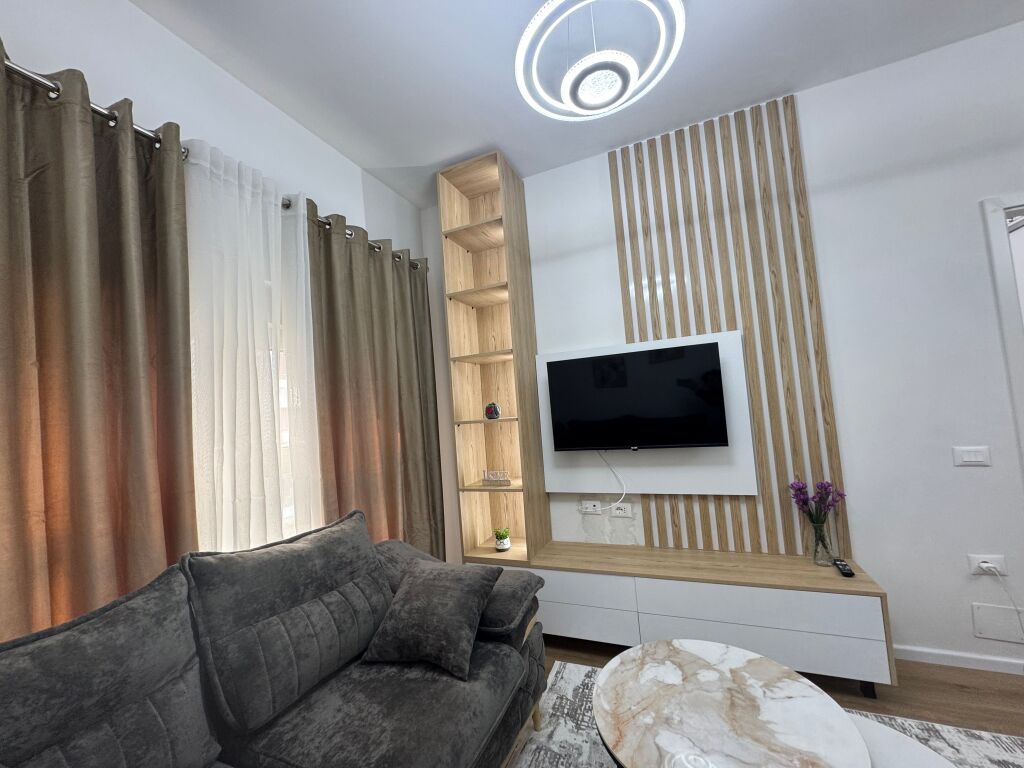 Affittasi 1+1 Complesso Kadiu