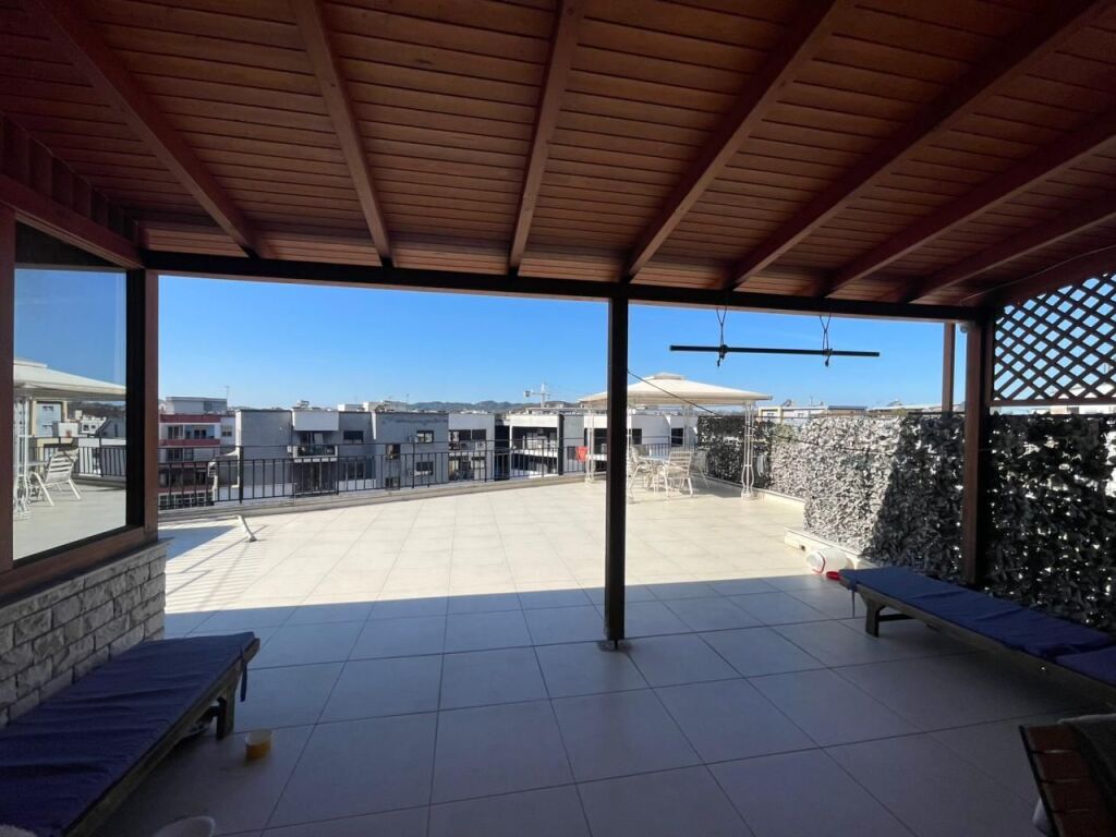 Exclusive penthouse for sale on the 8th floor, ideal for luxurious living and a secure investment!