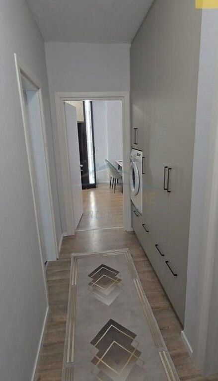 Affitto, Appartamento 1+1+Posto Auto, Complesso E-88, Tirana.