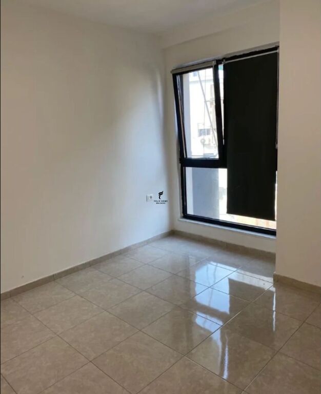 ZYRE ME QERA 90 M2 PAZAR I RI 80.000 LEKE FH-68425