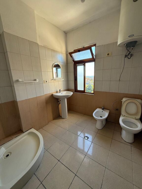 Apartament me qera 1+1