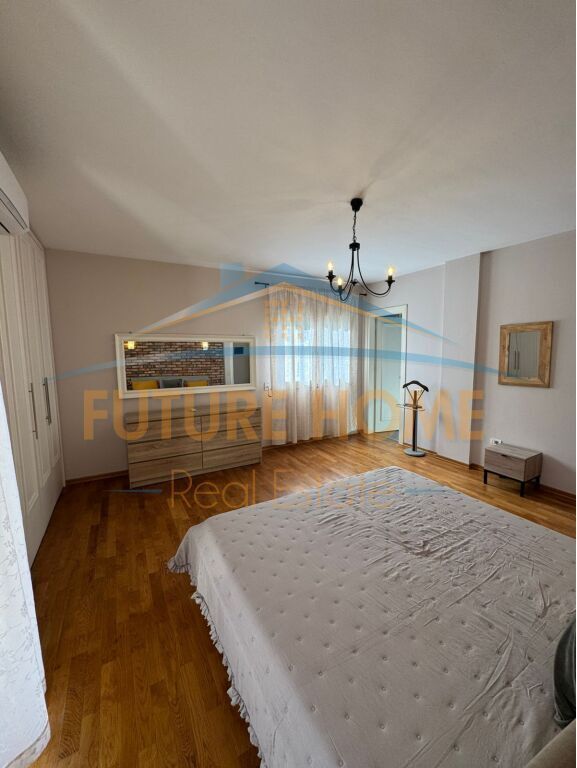 Qira, Duplex 3+1+3+Post Parkimi, Petronini