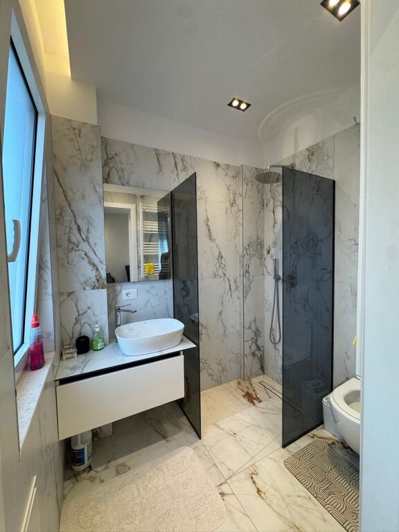 In Affitto: 1+1📍All'interno del Complesso Delijorgj - 65.000 Leke/mese - Sup. 65m² - Piano 9 || Uno dei complessi più preferiti di Tirana✨️