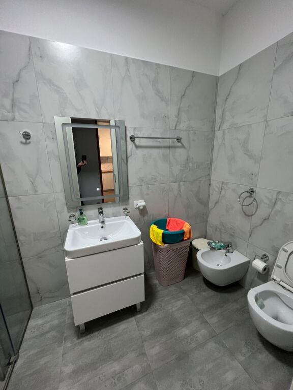 Jepet me qira apartament 1+1 Kontakti prane 21 Dhjetorit 600€