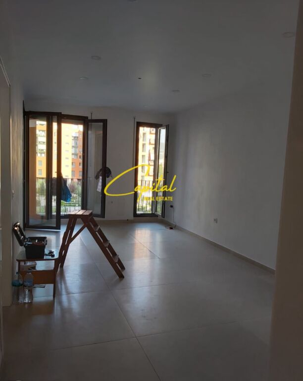 UFFICIO IN AFFITTO 67 M2 VIA KONGRESI I MANASTIRIT 50.000 LEKE