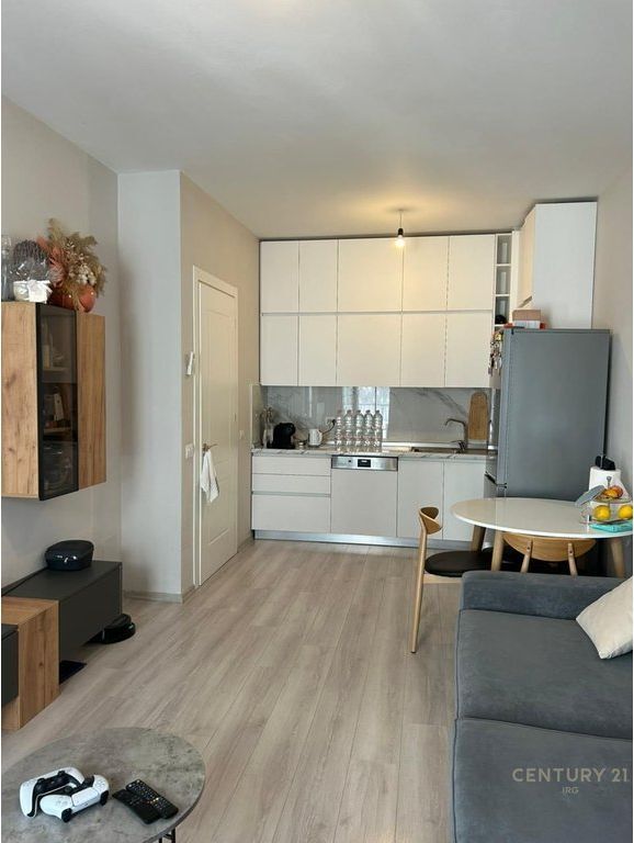 Apartment 1+1 + parking space for sale in the Kinostudios area!
