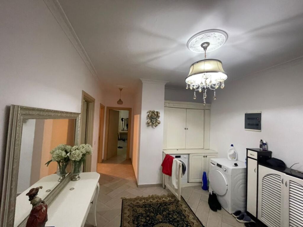 Exclusive penthouse for sale on the 8th floor, ideal for luxurious living and a secure investment!