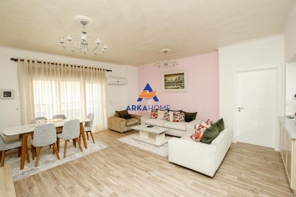 JEPET ME QERA APARTAMENT 3+1+2+2 BALLKONE "NE QENDER" 1200 EURO