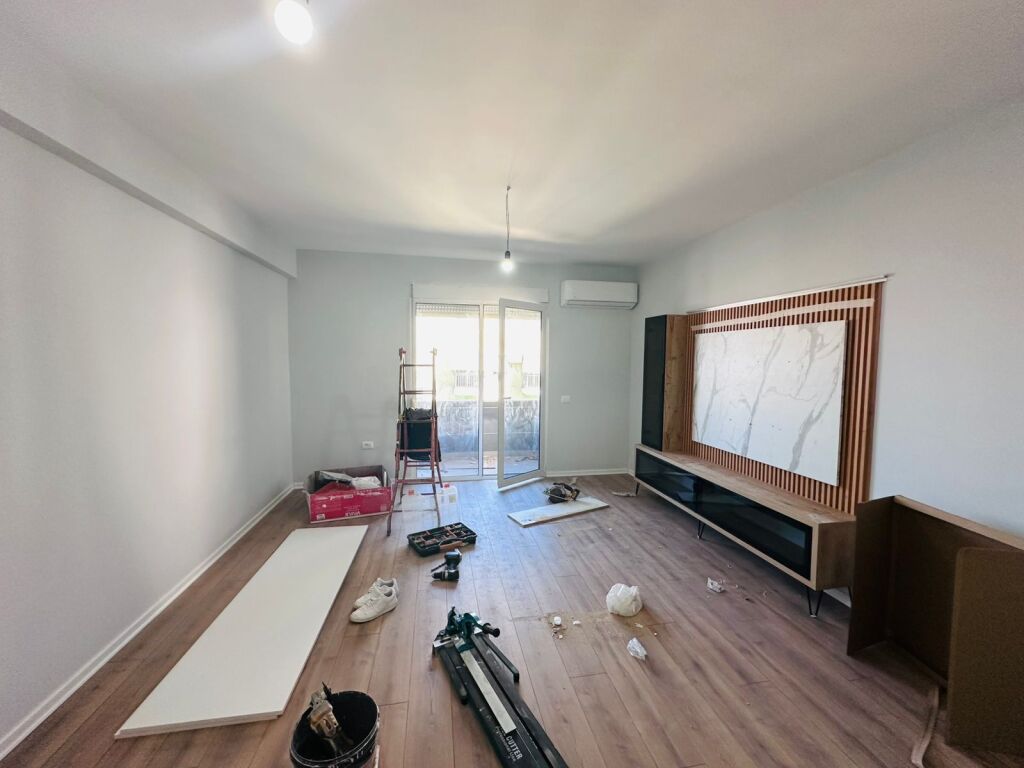 2+1, parzialmente arredato, via Ndre Mjeda, strada di Kavaja, 500 mila leke