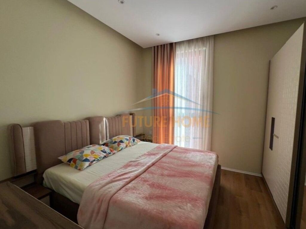 Shitje, Apartament 1+1,Galeria Roma , Rruga e Kavajes, Tirane !