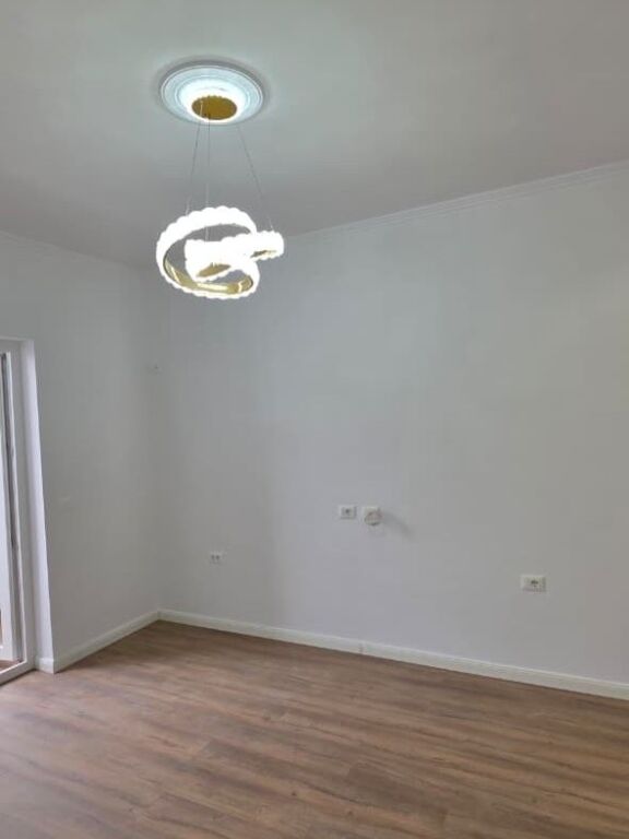 Shitet apartament 2+1 te Rruga Bardhyl