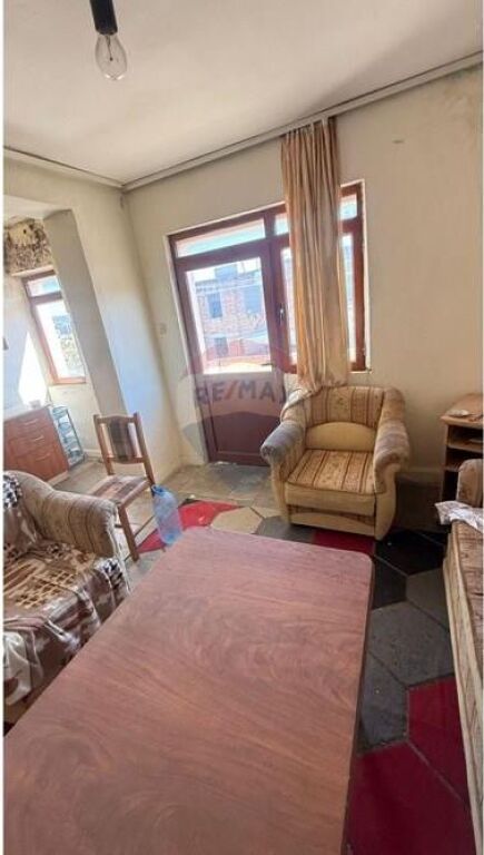 Apartament - Për Shitje - Rruga Enver Jaho, Vlorë