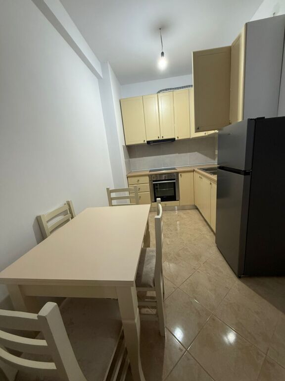 Shkozë Kompleksi Tom Doshi Jepet Apartament 2+1 Me Qera