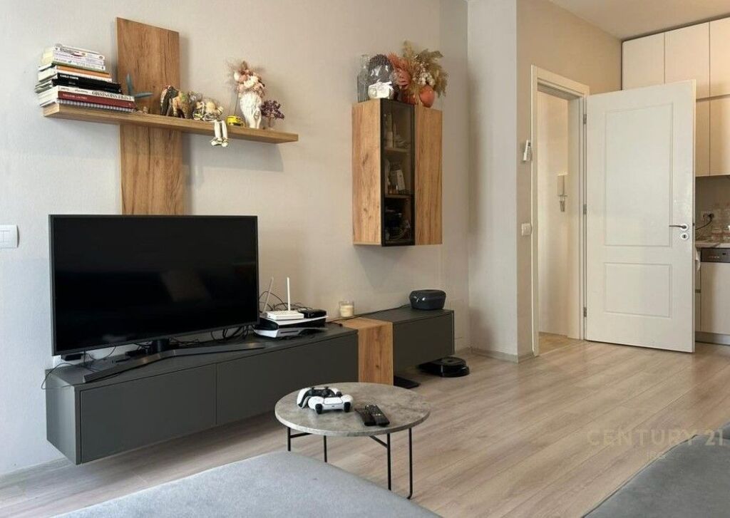We sell 1+1 apartment with parking space in Kinostudio