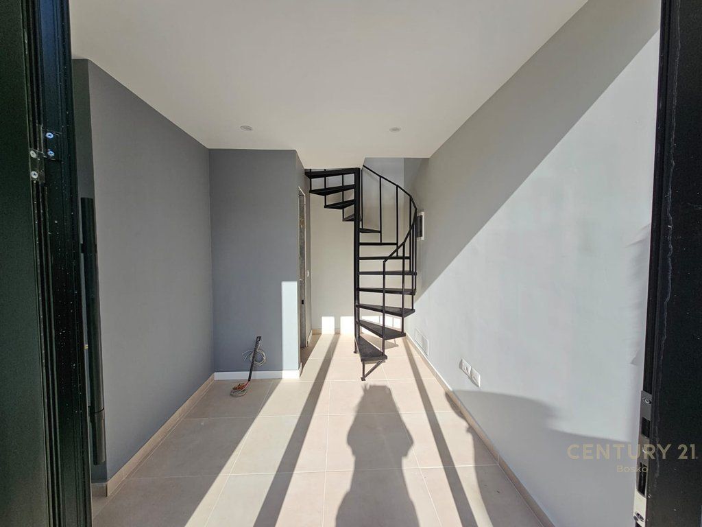 OFFICE FOR RENT AT PAZARI I RI!!