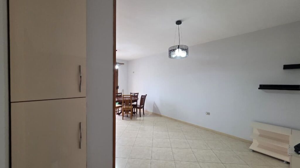 🌆 Apartament 1+1 në shitje – Albano &amp; Romina, pranë Arjolit | Vlorë