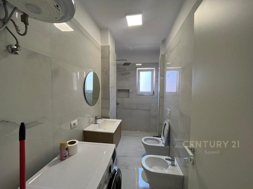 2+1 apartment for rent at Zogu i Zi!!