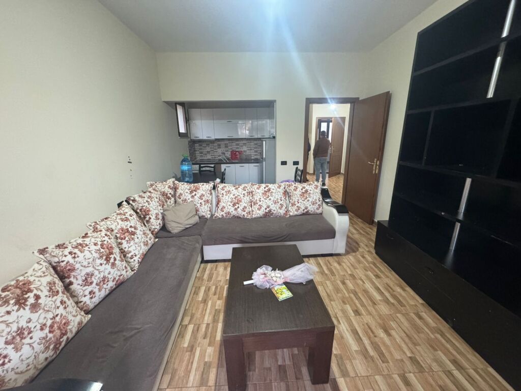 apartament 1+1 me qira  7 minuta nga spitali amerikan 3