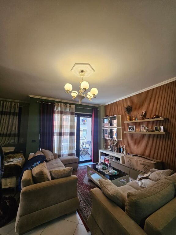 Shitet apartament 2+1 i organizuar shumë mirë, ideal për banim familjar ose investim.