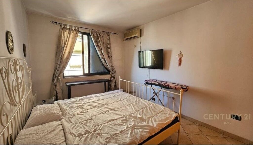 2+1 apartment for sale in the 21 Dhjetorit area