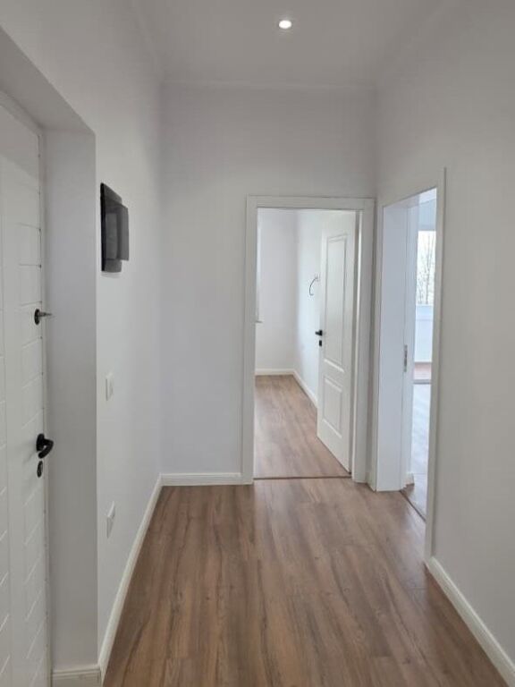 Shitet apartament 2+1 te Rruga Bardhyl