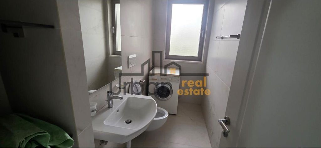 Qera, Pjesë Vile, 3+1+2 , Tregu Elektrik, Tiranë - 750€ | 140 m²
