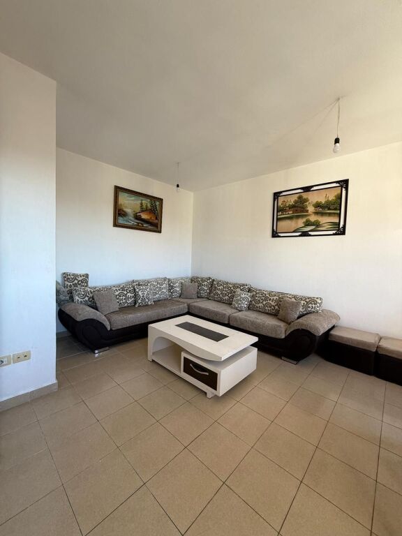 Apartament me qera 1+1