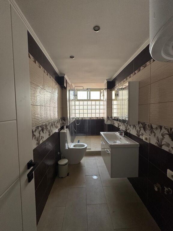 Business Unit For Rent, Kavaja Street, Ambulance no.9, 21 December