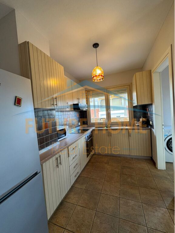 Qira, Duplex 3+1+3+Post Parkimi, Petronini