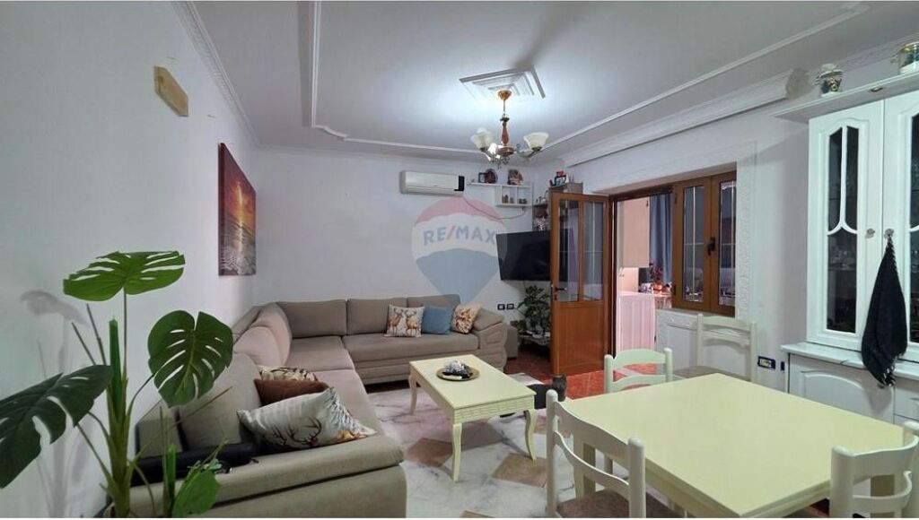 Apartament 1+1 në shitje pranë Shkolla Ismail Qemali – Okazion