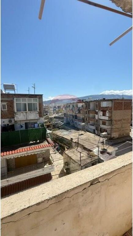 Apartament - Për Shitje - Rruga Enver Jaho, Vlorë