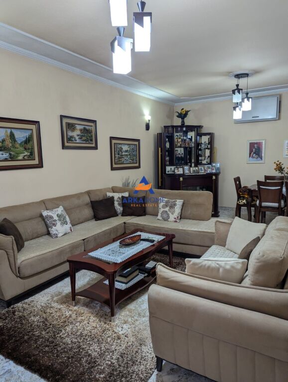 SHITET VILE 3 KATE "PRANE RRUGES ROBERT NACI ,HARRY FULTZ" 515000 EURO