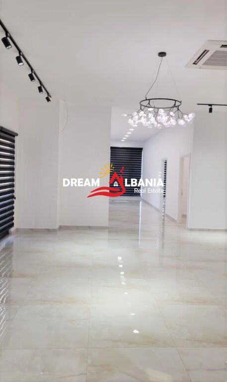 Locale commerciale in affitto presso Farmacia 10, in via Dibra (ID 4261935)