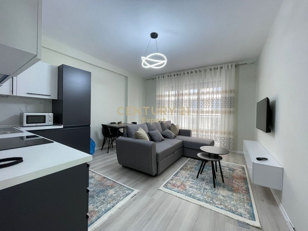 JAPIM APARTAMENT 2+1+2 ME POST PARKIMI ME QIRA NE RRUGEN E DURRESIT !