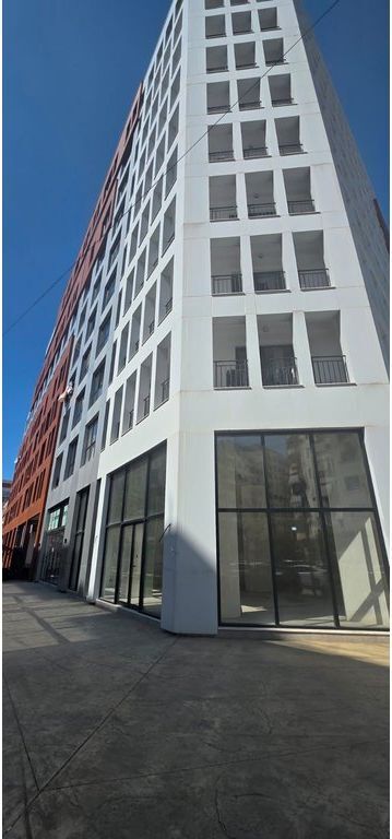 Locale commerciale in vendita ad Astir – Posizione strategica “angolo” sul bordo della strada!