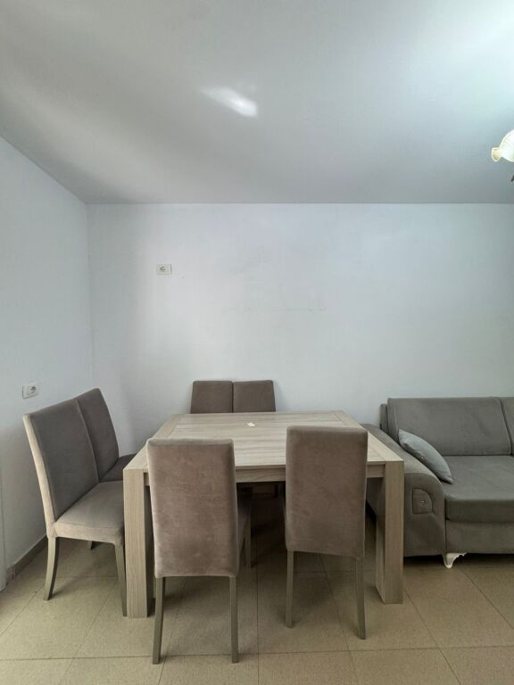 Jepet me qira   Ap 2+1 prane Ures Vasil Shanto 600 euro