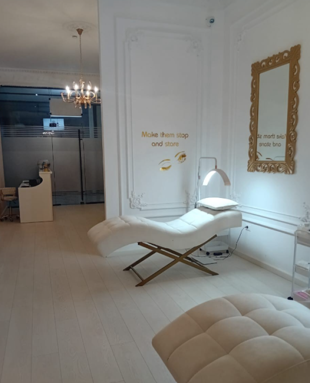 🏢 Jepet me Qira Dyqan – Rruga e Kavajës (Garden Building) 