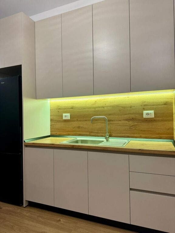 Me Qera: 1+1 (60m²)📍Ali Dem - Res. Kadiu, Mangalem 21 || 40,000 Lek/Muaj - Kt.6 || E Pabanuar me Pare✨️