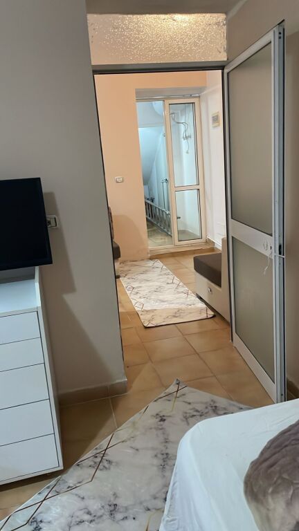 Apartament 1+1 per qera ne  Xhamllik !
