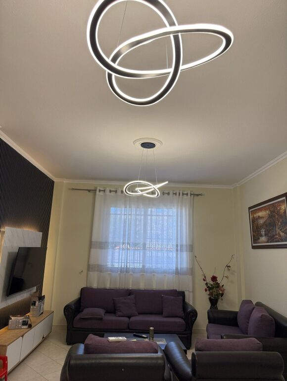 Jepet me qera shpi private 2-katëshe