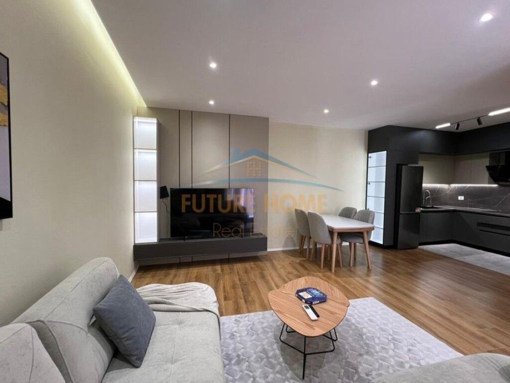 Shitje, Apartament 1+1,Galeria Roma , Rruga e Kavajes, Tirane !