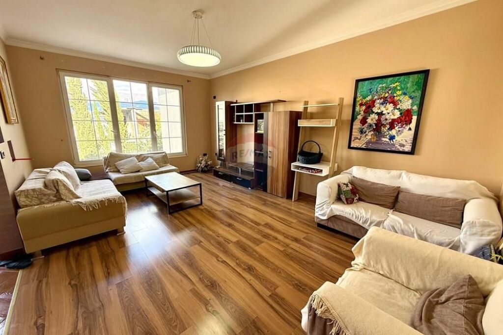 3-storey villa for sale in Sauk!