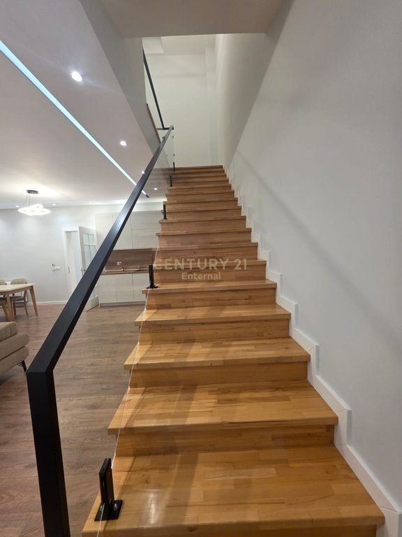 Vile 2 - kateshe me Qira tek Rruga Dalip Topi